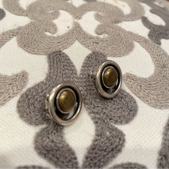 Round two-‎ tone silver & gold metallic stud earrings - Picture 2 of 4